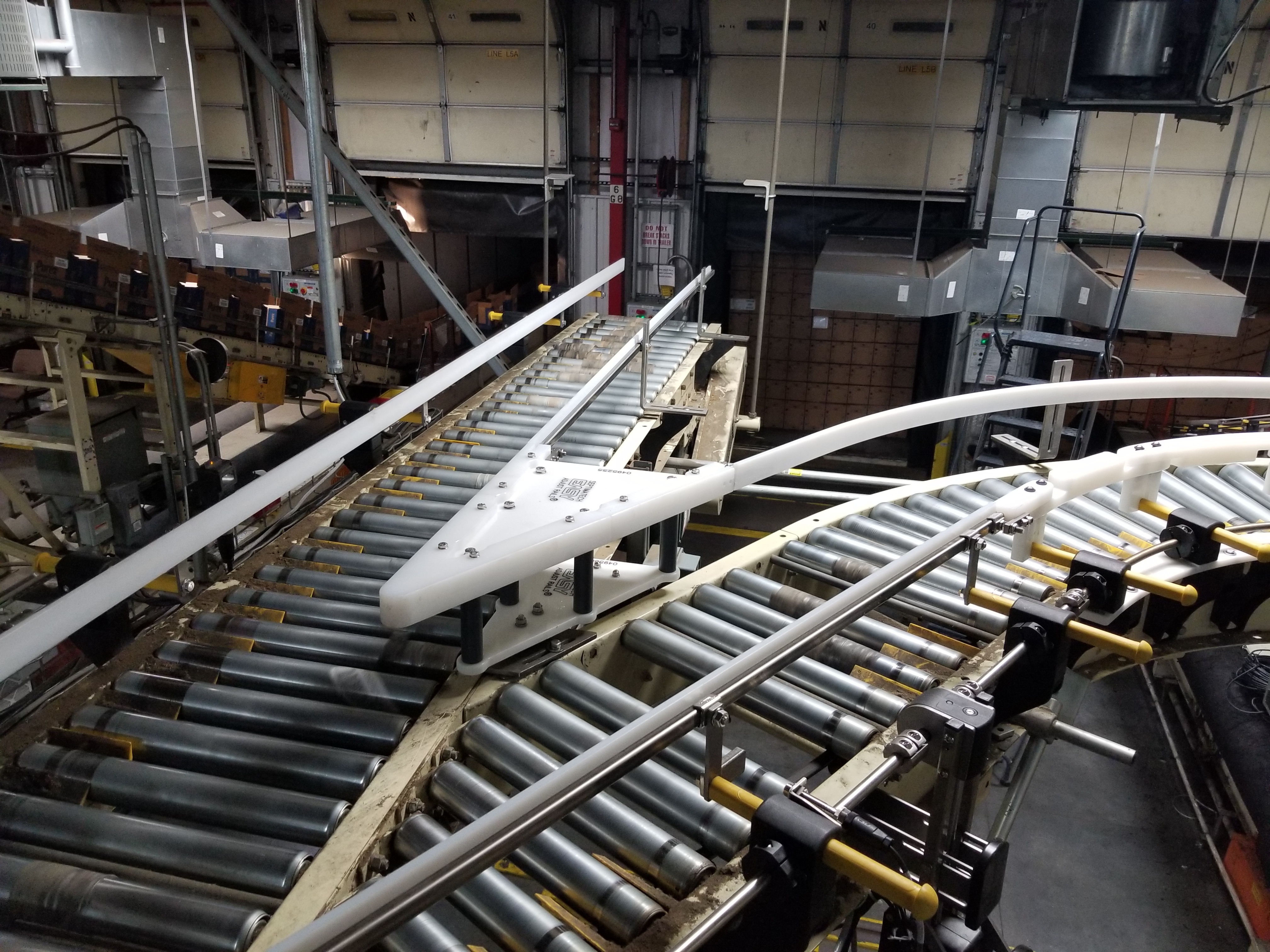 Automated Adjustable Case Conveyor Rails